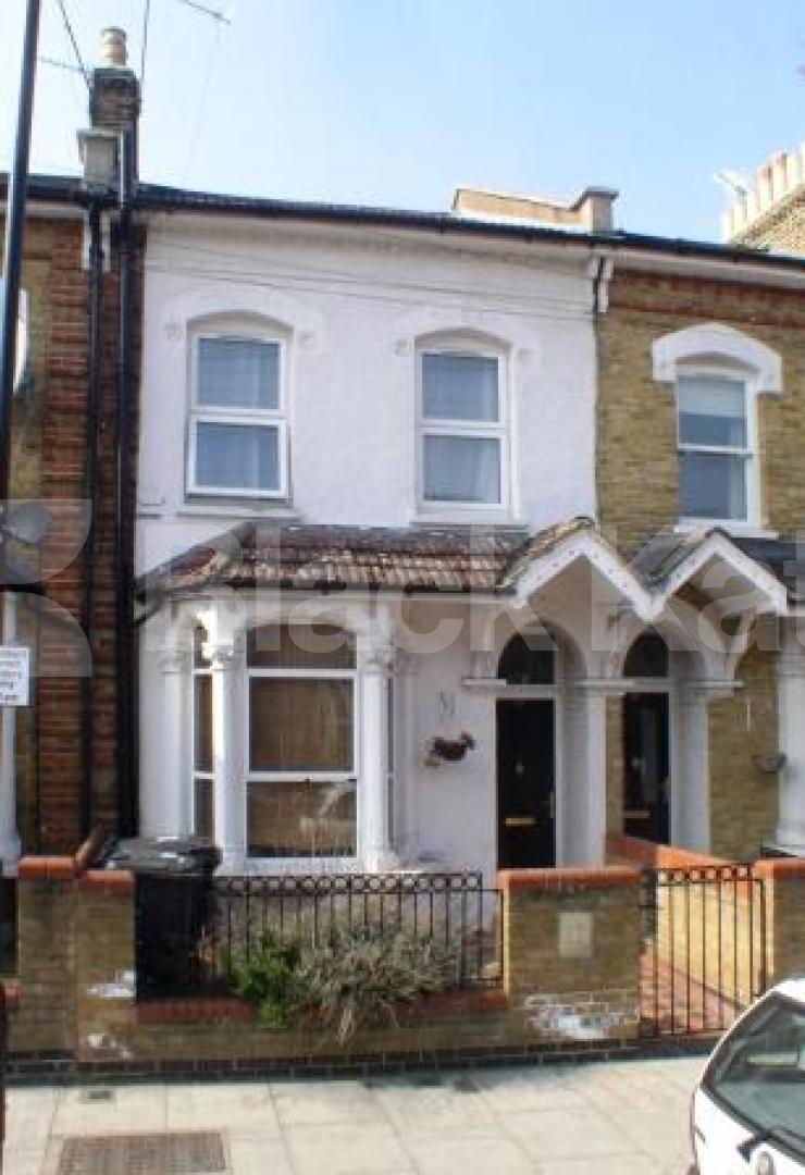 			NEW INSTRUCTION!, 2 Bedroom, 1 bath, 1 reception Flat			 Park Ridings, HORNSEY